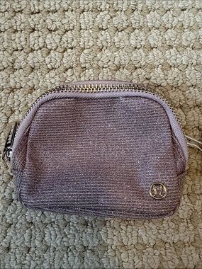lululemon Everywhere Belt Bag Nano Glitter - Gold